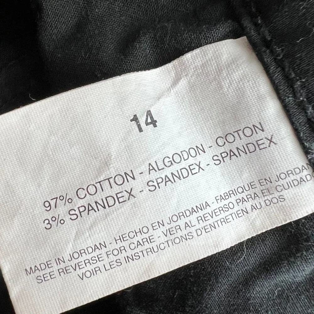 Gloria Vanderbilt Shorts size 14 Black Chino Attached Belt 30 Waist - Picture 4 of 4